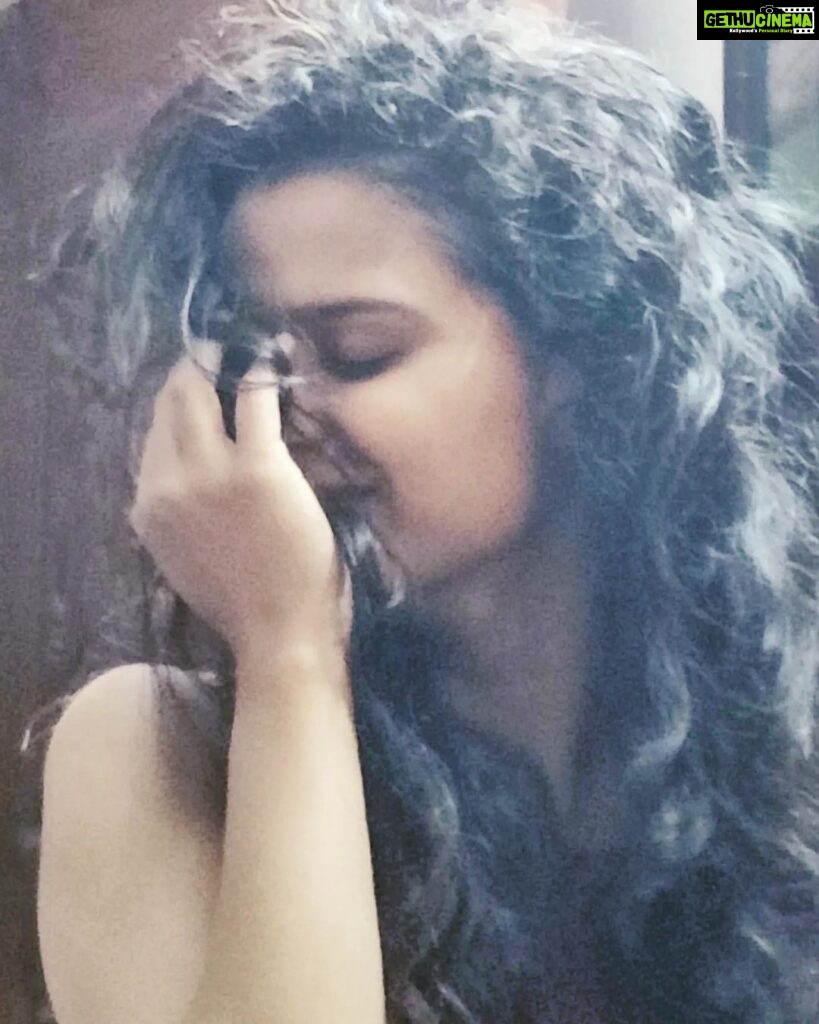 Meenakshi Raveendran Instagram - Wowww...my hair smells good😜😜😜 #ammaphotography