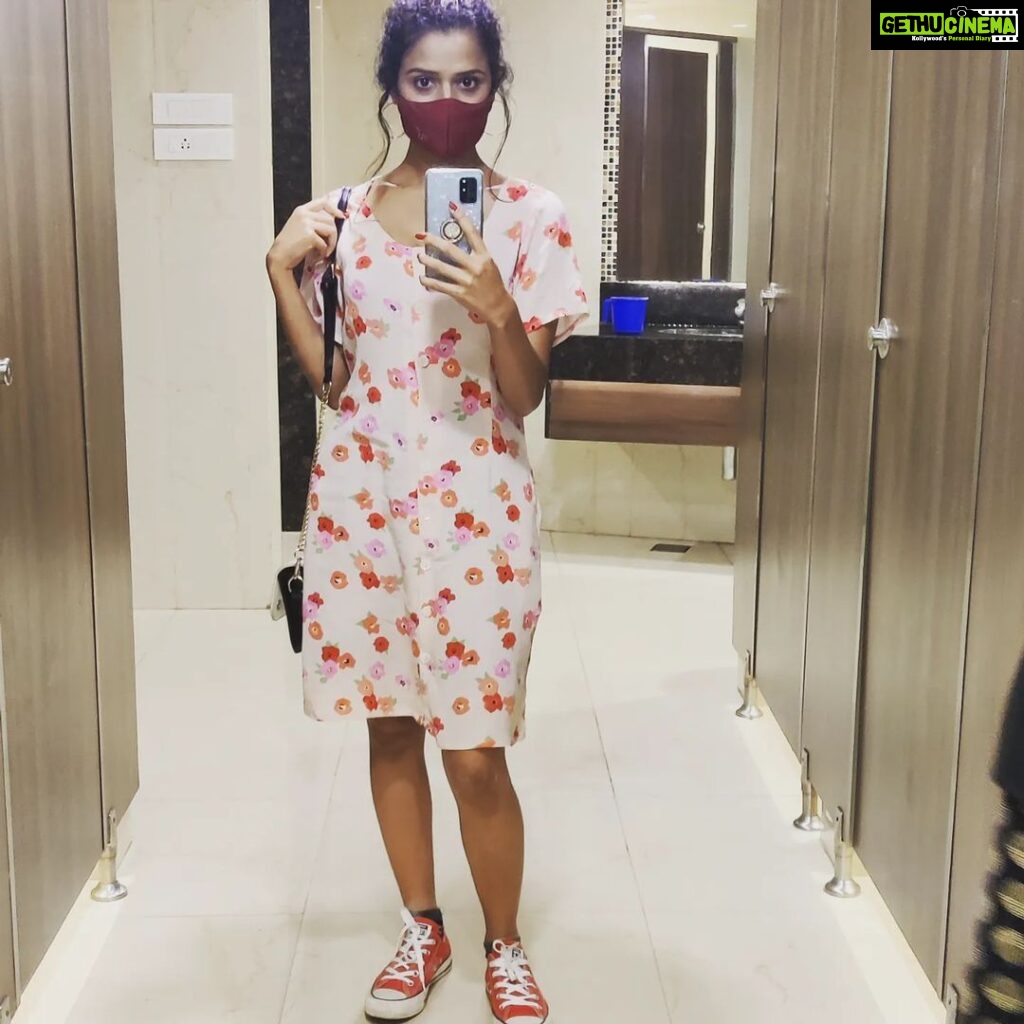 Meenakshi Raveendran Instagram - Remember the shoes?? @justshambhu 😘😘😘