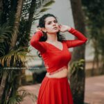 Meenakshi Raveendran Instagram - The cherry blossom🌹🥀🌷 PHOTOGRAPHY : @jishnumurali_ COSTUME : @tiana_designers MAKEUP : @_arya_jithins_makeover Hair : @makeovers_by_anjaly VC : @jiju_k_vijayan Location : @nihararesorts