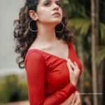 Meenakshi Raveendran Instagram - The cherry blossom🌹🥀🌷 PHOTOGRAPHY : @jishnumurali_ COSTUME : @tiana_designers MAKEUP : @_arya_jithins_makeover Hair : @makeovers_by_anjaly VC : @jiju_k_vijayan Location : @nihararesorts