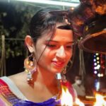 Meenakshi Raveendran Instagram - Captioning this as "Caption this" as i dont have a Caption to this😁😁😌😌 #pardon#my#twisted#earrings PC: @a_k_r_____
