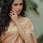Meenakshi Raveendran Instagram – Costumes&styling :@sans_kritidesigns & @ardraswathii
Pretty face – @meenakshi.raveendran 
Behind the lens- @hkcreationsdxb
Recorded – @dop_by_tony
Magic hands – @shibin4865
Jewellery:@dcjewellersgoldanddiamonds
.
.
.
.
.
.
#meenakshiraveendran
#influencer#kerala #filimactress Kochi Kerela, India