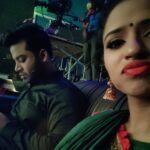 Meenakshi Raveendran Instagram - Verthe irikkunnavare choriyan chelluthan pande ente oru hobby aa...and 2nd picture @daindavis_dd_ is like "ee penninu ith nthinte keda" and back to his phone again😌 #shoottime#attentionseeker