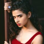 Meenakshi Raveendran Instagram – The oblivious exasperation of the sun to me for audaciously posing when he brights

Click📸 @anandudasphotography 
Makeup @venidilimon