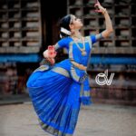 Meenakshi Raveendran Instagram - With all my heart❤️❤️❤️ #dance#programme#aftersolong H&M @venidilimon Ettumanoor Mahadevar Temple