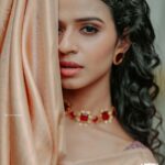 Meenakshi Raveendran Instagram – Costumes&styling :@sans_kritidesigns & @ardraswathii
Pretty face – @meenakshi.raveendran 
Behind the lens- @hkcreationsdxb
Recorded – @dop_by_tony
Magic hands – @shibin4865
Jewellery:@dcjewellersgoldanddiamonds
.
.
.
.
.
.
#meenakshiraveendran
#influencer#kerala #filimactress Kochi Kerela, India