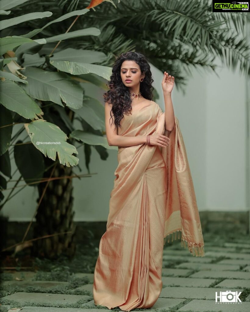 Meenakshi Raveendran Instagram - Costumes&styling :@sans_kritidesigns & @ardraswathii Pretty face - @meenakshi.raveendran Behind the lens- @hkcreationsdxb Recorded - @dop_by_tony Magic hands - @shibin4865 Jewellery:@dcjewellersgoldanddiamonds . . . . . . #meenakshiraveendran #influencer#kerala #filimactress Kochi Kerela, India