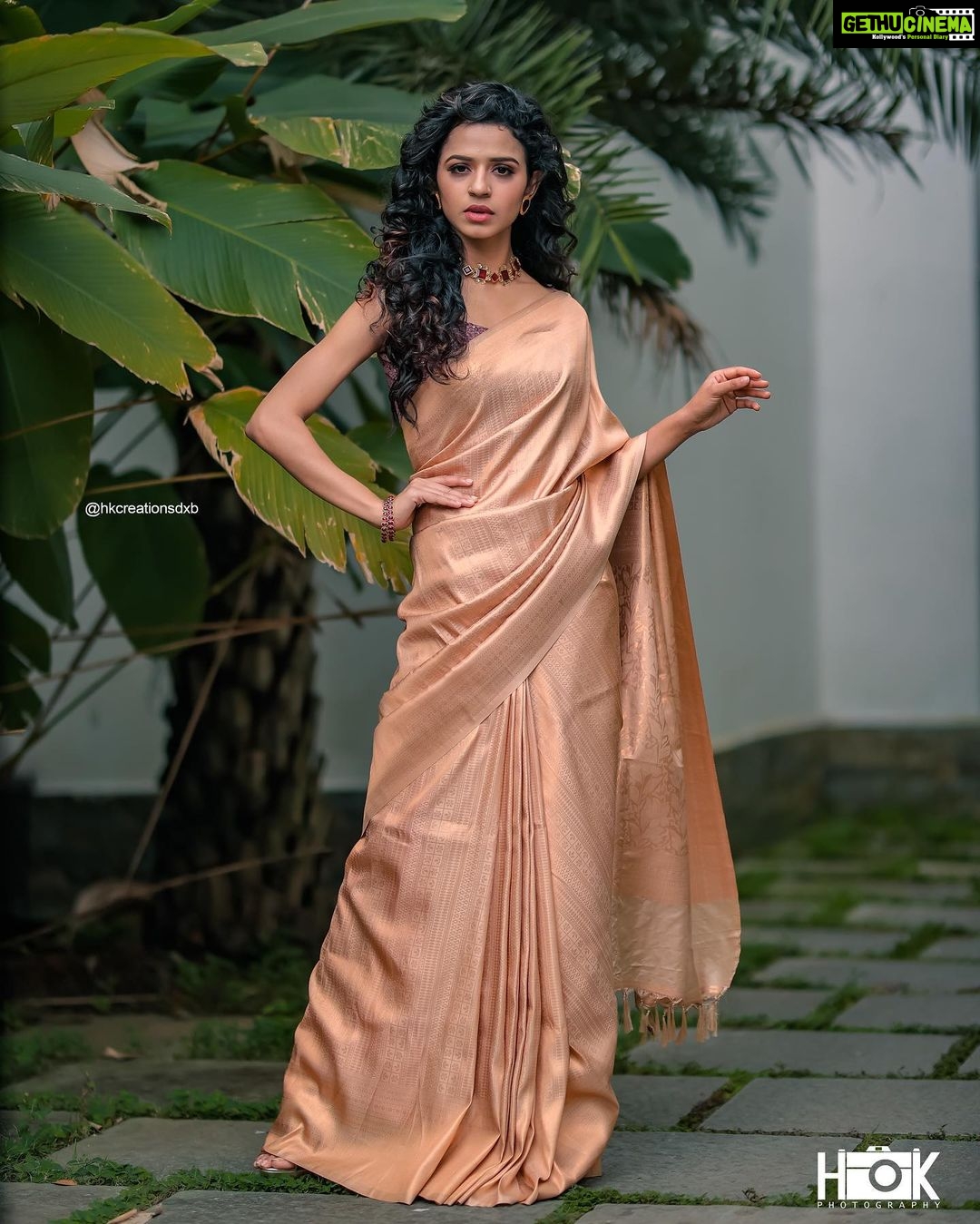 Meenakshi Raveendran Instagram - Costumes&styling :@sans_kritidesigns & @ardraswathii Pretty face - @meenakshi.raveendran Behind the lens- @hkcreationsdxb Recorded - @dop_by_tony Magic hands - @shibin4865 Jewellery:@dcjewellersgoldanddiamonds . . . . . . #meenakshiraveendran . #influencer#keralagram #filimactress Kochi Kerela, India
