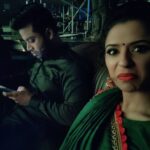 Meenakshi Raveendran Instagram - Verthe irikkunnavare choriyan chelluthan pande ente oru hobby aa...and 2nd picture @daindavis_dd_ is like "ee penninu ith nthinte keda" and back to his phone again😌 #shoottime#attentionseeker