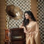 Meenakshi Raveendran Instagram - Let your wardrobe have a tiny time machine to your ethnicity Costumes&styling :@sans_kritidesigns & @ardraswathii Behind the lens- @hkcreationsdxb Recorded - @dop_by_tony Magic hands - @shibin4865 Jewellery:@dcjewellersgoldanddiamonds Saree draping: @rincyz_bridal_hub