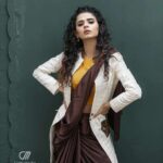 Meenakshi Raveendran Instagram - Kick the pleats of sheer elegance Mua @makeover_by_mufeee Concept and styling @amruthaappu @amal_gop Costume @vogue_designer_studio @zelah.and.i Costume assist @apolloblithe Photo @maplestories__ @cathmediastories @nithinsundher_photography Cinematography @the_oceaneyes_studio @_dytr_