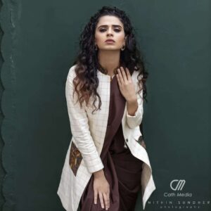 Meenakshi Raveendran Instagram - Kick the pleats of sheer elegance

Mua @makeover_by_mufeee 

Concept and styling @amruthaappu @amal_gop 

Costume @vogue_designer_studio
@zelah.and.i 

Costume assist @apolloblithe

Photo @maplestories__ 
@cathmediastories 
@nithinsundher_photography

Cinematography @the_oceaneyes_studio
@_dytr_