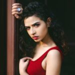 Meenakshi Raveendran Instagram – The oblivious exasperation of the sun to me for audaciously posing when he brights

Click📸 @anandudasphotography 
Makeup @venidilimon