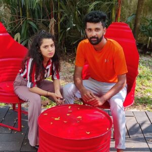 Meenakshi Raveendran Instagram - Mesapotamian nagara veedhiyiloode nadakkumbozhan attitude idan kashtapedunna 2 pere njn kanunnad.
Candid picture akkan sramich cheetti poya 2 pracheena manushyaran pinneed attitude pidikkan nokkiyathenn enik manasilayi.
@archana_raviii  enna moroccan vanithayayrunnu camera kaikaryam cheythathenn pinneed njn manasilakki