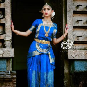 Meenakshi Raveendran Instagram - With all my heart❤️❤️❤️ #dance#programme#aftersolong 
H&M @venidilimon