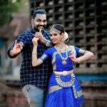 Meenakshi Raveendran Instagram - With all my heart❤️❤️❤️ #dance#programme#aftersolong H&M @venidilimon Ettumanoor Mahadevar Temple