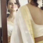 Meenakshi Raveendran Instagram - ഓണത്തിന്റെ ഒരുക്കങ്ങൾ തുടങ്ങിയോ ? ഓണം എന്ന് കേൾക്കുമ്പോൾ ഓർമ്മ വരുന്ന പാട്ട് ഏതാണ് ? ഈ വർഷത്തെ എന്റെ ഓണപ്പാട്ട് ഇതാണ് .. @Eastern_in Atham Pathum Perfect Aakam . ഈ സോങ്ങ് ഉപയോഗിച്ച് നിങ്ങളുടെ രീതിയിൽ ഒരു ഫ്യൂഷൻ റീൽ ഉണ്ടാക്കുക. നിങ്ങൾക്ക് പാടാം, ഡാൻസ് ചെയ്യാം, എന്തും ചെയ്യാം പക്ഷേ ഫ്യൂഷൻ എന്തായാലും ഉണ്ടാവണം. വിജയികൾക്ക് സിത്താരയോടൊപ്പം മൊൺടാജ്‌ വിഡിയോയിൽ ഫീച്ചർ ചെയ്യാനുള്ള അവസരം ലഭിക്കും #eastern #athampathumperfectakkam #onam #onam2023 #onamreels #onamspecial #onamsong #perfecttastepartner #perfect #perfecttaste #perfectcolour #perfectsmell #onamolamcontest