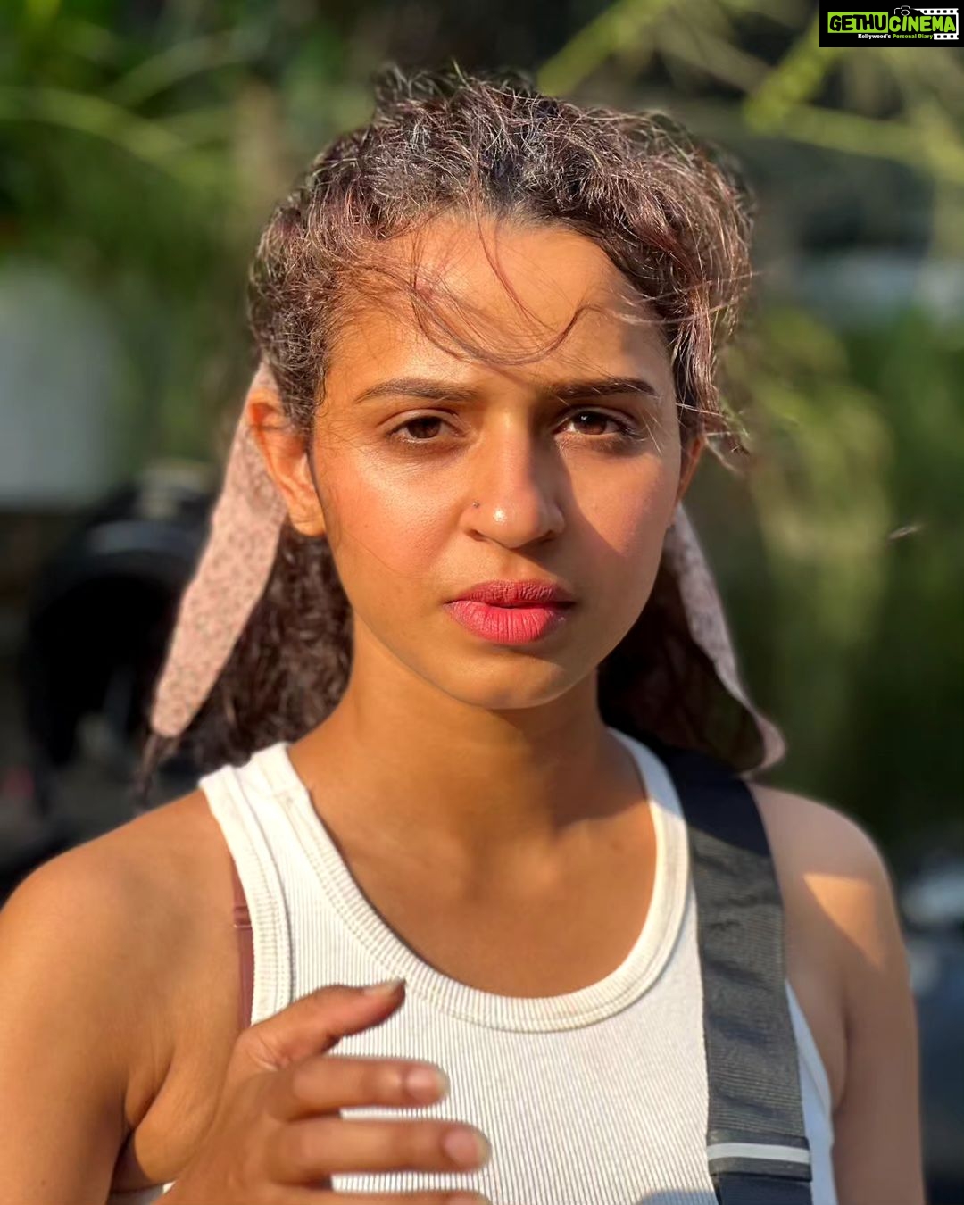 Actress Meenakshi Raveendran HD Instagram Photos and Wallpapers May ...