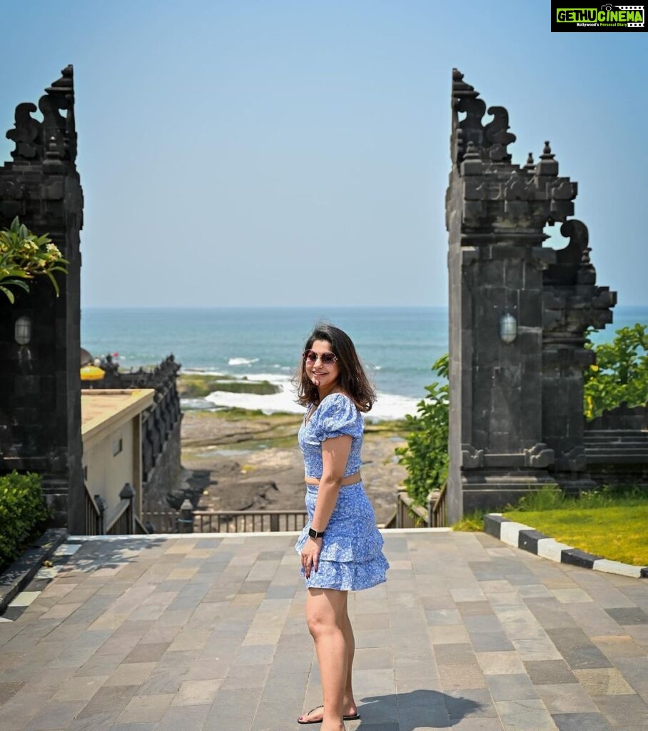 Meera Nandan Instagram - Basking in the glory of Bali 💙 #bali #letsgobali #happyme #onlylove #travelgram #instagood #positivevibes #happiness #allheart #balitemples Tanalot Temple - Bali