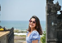 Meera Nandan Instagram - Basking in the glory of Bali 💙 #bali #letsgobali #happyme #onlylove #travelgram #instagood #positivevibes #happiness #allheart #balitemples Tanalot Temple - Bali