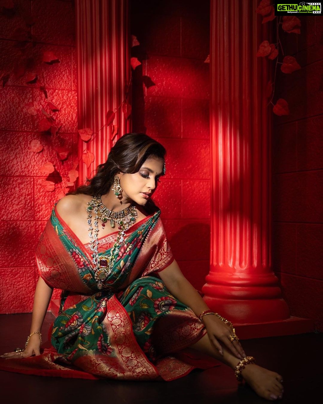 Megha Chakraborty Instagram - NAVRATRI DAY 6 featuring @chakrabortymegha as the Modern Indian Goddess where she represents the color Green💚 . Shoot Concept & Designed By:- @nehaadhvikmahajan @bridalsbynam . 💄MUA , Hair & Styling :- @nehaadhvikmahajan . Assisted By :- @styleby_vaishnavi . 🥻Saree :- @neerusindia . 💍Jewelery :- @sonisapphire . 🎥:- @deepak_das_photography @kakali_das_photography . #meghachakraborty #makeup #ootd #nehaadhvikmahajan #makeupbyme💄 #nammakeovers #bride #to #be #bridal #look #bridalmakeupartist #destinationweddingmakeupartist #weddingmakeup #hair #hairstyling #nammakeovers #bollywood #television #makeupartist #mumbai #traveller #all #over #the #globe