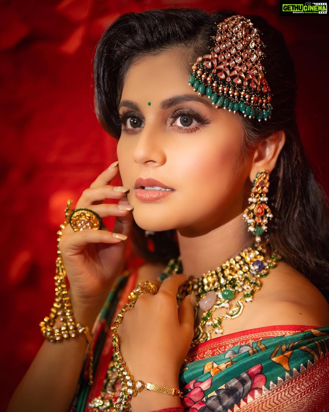 Megha Chakraborty Instagram - NAVRATRI DAY 6 featuring @chakrabortymegha as the Modern Indian Goddess where she represents the color Green💚 . Shoot Concept & Designed By:- @nehaadhvikmahajan @bridalsbynam . 💄MUA , Hair & Styling :- @nehaadhvikmahajan . Assisted By :- @styleby_vaishnavi . 🥻Saree :- @neerusindia . 💍Jewelery :- @sonisapphire . 🎥:- @deepak_das_photography @kakali_das_photography . #meghachakraborty #makeup #ootd #nehaadhvikmahajan #makeupbyme💄 #nammakeovers #bride #to #be #bridal #look #bridalmakeupartist #destinationweddingmakeupartist #weddingmakeup #hair #hairstyling #nammakeovers #bollywood #television #makeupartist #mumbai #traveller #all #over #the #globe