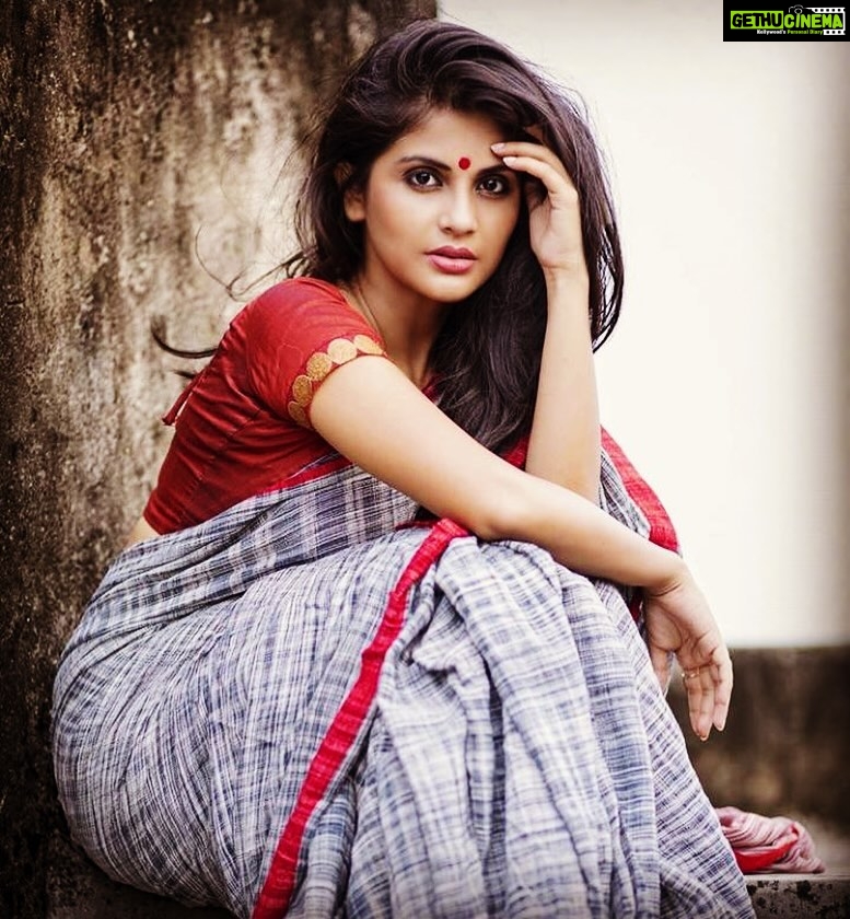 Megha Chakraborty Instagram - Happy Nabami🙏🏻 #meghachakraborty #duggaelo