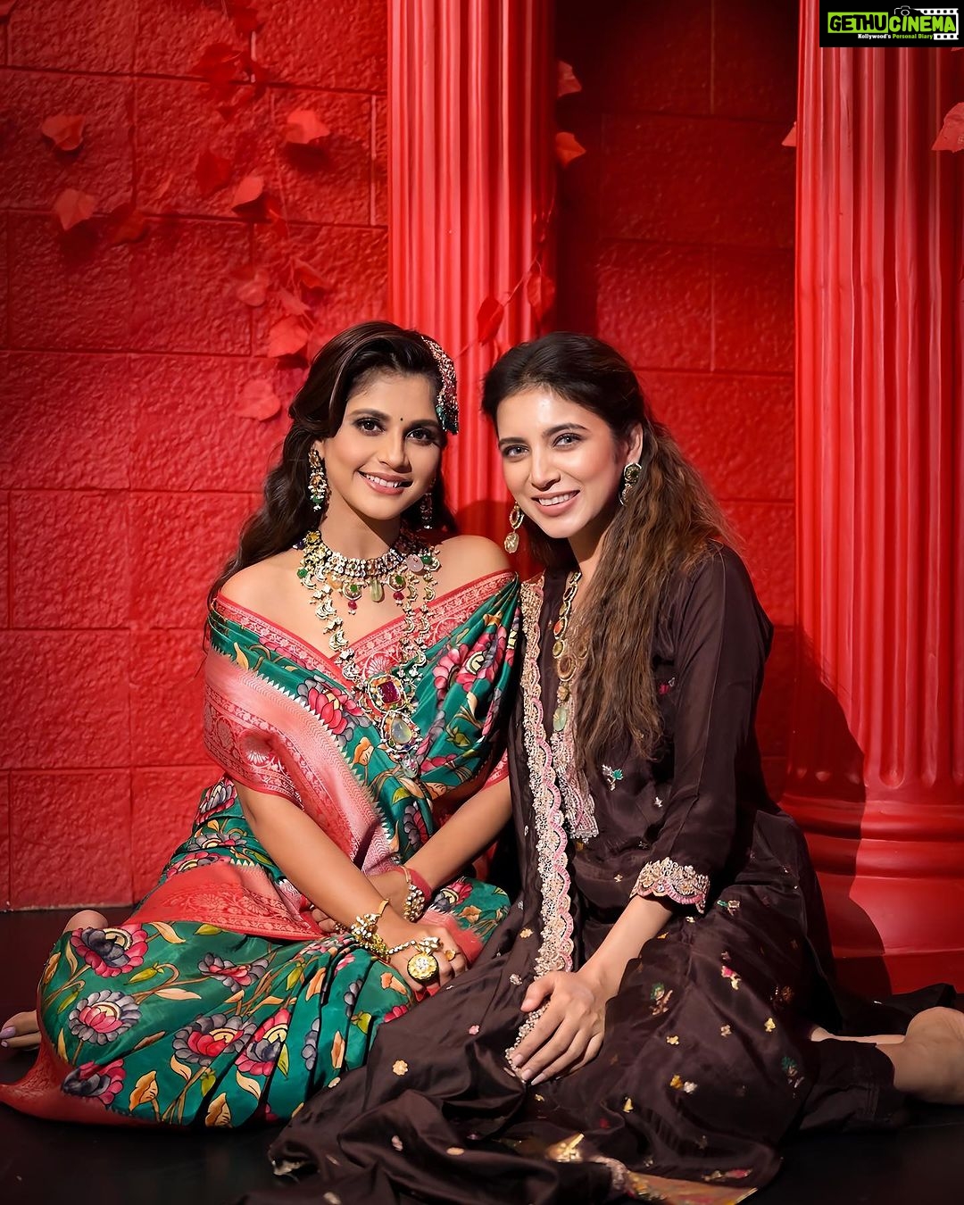Megha Chakraborty Instagram - Had So Much Fun Creating This Beautiful Look For @chakrabortymegha 🫶 . . Shoot Conceptualised & Look Designed By:- @nehaadhvikmahajan . 💄MUA, Hair & Styling:- @nehaadhvikmahajan . 👗Outfit:- @neerusindia . 💍Jewellery:- @sonisapphire . #nehaadhvikmahajan #meghachakraborty #nammakeovers #bridalsbynam #imuseacademy