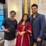 Megha Dhade Instagram - छत्रपती शिवाजी महाराज यांची वाघनखे ब्रिटन येथून भारतात आणण्यासाठी चा सामंजस्य करार यशस्वीरित्या संपन्न केल्याबद्दल माननीय श्री सुधीर भाऊ मुनगंटीवार (मंत्री सांस्कृतिक वनविभाग व मत्स्य विकास मंत्री) यांचा सत्कार समारंभ पर्णकुटी येथे त्यांच्या निवासस्थानी आयोजित करण्यात आला होता. या वेळी चित्रपट सृष्टीतील अनेक मान्यवर कलाकार मंडळी उपस्थित होते दिग्दर्शक श्री सुभाष घई , महेश कोठारे, सुप्रसिद्ध अभिनेते जॅकी श्रॉफ ,शरद केळकर , संदीप कुलकर्णी , सौरव गोखले, शिव ठाकरे ,माधव देवचके ,भारत गणेशपुरे ,नूतन जयंत , तेज सुप्रू व चित्रपट कामगार सेनेचे अध्यक्ष संदीप घुगे व अनेक मान्यवरांच्या हस्ते माननीय मंत्री श्री सुधीर भाऊ मुनगंटीवार यांचा सत्कार करण्यात आला . छत्रपती शिवरायांची वाघनखे भारतात परत आणण्यासाठीचे त्यांनी घेतलेले अथक परिश्रम व प्रयत्न यासाठी त्यांचे मनापासून आभार मानले व अभिनंदन केले . यावेळी सुधीर भाऊंनी चित्रपटसृष्टीसाठी घेतलेल्या अनेक नवीन योजनांची माहिती व नवनवीन योजना ज्या चित्रपटसृष्टीत अतिशय महत्त्वाच्या ठरतील अशा निर्णयांबद्दल आमच्याशी चर्चा केली . खरोखर सुधीर भाऊ महाराष्ट्राच्या प्रत्येक शिवभक्ताचावतीने व तसेच आम्हा तमाम कलाकारांच्या वतीने तुमचे मानावे तेवढे आभार थोडेच आहे पुन्हा एकदा कृतज्ञता व्यक्त करून मनापासूनधन्यवाद म्हणते 🙏. जय शिवराय वंदे मातरम् 🚩🇮🇳 मेघा धाडे 🙏🚩 @sudhir.mungantiwar @BJP4Maharashtra @bjp4maharashtra @ckbawankule @devendra_fadnavis @mieknathshinde @prreeyaberde Berde Prreeya @shivthakare9 @sharadkelkar @apnabhidu @sandesh_ghuge_ #विक्रांतबाळासाहेबपाटीलsandeepghuge #vijaychowdhari #chandrashekarbawankhule #devendrafadnavisformaharashtra Mumbai, Maharashtra