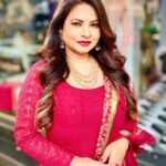 Megha Dhade Instagram – Happy Dashehra To All my Beautiful InstaFamily ❤️🤗 🙏🏻💕🍀🍀

Special thanks to  My darling friend @meganmegsofficial for this Beautiful Festive Outfit Love it ❤️❤️❤️❤️