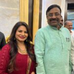 Megha Dhade Instagram - छत्रपती शिवाजी महाराज यांची वाघनखे ब्रिटन येथून भारतात आणण्यासाठी चा सामंजस्य करार यशस्वीरित्या संपन्न केल्याबद्दल माननीय श्री सुधीर भाऊ मुनगंटीवार (मंत्री सांस्कृतिक वनविभाग व मत्स्य विकास मंत्री) यांचा सत्कार समारंभ पर्णकुटी येथे त्यांच्या निवासस्थानी आयोजित करण्यात आला होता. या वेळी चित्रपट सृष्टीतील अनेक मान्यवर कलाकार मंडळी उपस्थित होते दिग्दर्शक श्री सुभाष घई , महेश कोठारे, सुप्रसिद्ध अभिनेते जॅकी श्रॉफ ,शरद केळकर , संदीप कुलकर्णी , सौरव गोखले, शिव ठाकरे ,माधव देवचके ,भारत गणेशपुरे ,नूतन जयंत , तेज सुप्रू व चित्रपट कामगार सेनेचे अध्यक्ष संदीप घुगे व अनेक मान्यवरांच्या हस्ते माननीय मंत्री श्री सुधीर भाऊ मुनगंटीवार यांचा सत्कार करण्यात आला . छत्रपती शिवरायांची वाघनखे भारतात परत आणण्यासाठीचे त्यांनी घेतलेले अथक परिश्रम व प्रयत्न यासाठी त्यांचे मनापासून आभार मानले व अभिनंदन केले . यावेळी सुधीर भाऊंनी चित्रपटसृष्टीसाठी घेतलेल्या अनेक नवीन योजनांची माहिती व नवनवीन योजना ज्या चित्रपटसृष्टीत अतिशय महत्त्वाच्या ठरतील अशा निर्णयांबद्दल आमच्याशी चर्चा केली . खरोखर सुधीर भाऊ महाराष्ट्राच्या प्रत्येक शिवभक्ताचावतीने व तसेच आम्हा तमाम कलाकारांच्या वतीने तुमचे मानावे तेवढे आभार थोडेच आहे पुन्हा एकदा कृतज्ञता व्यक्त करून मनापासूनधन्यवाद म्हणते 🙏. जय शिवराय वंदे मातरम् 🚩🇮🇳 मेघा धाडे 🙏🚩 @sudhir.mungantiwar @BJP4Maharashtra @bjp4maharashtra @ckbawankule @devendra_fadnavis @mieknathshinde @prreeyaberde Berde Prreeya @shivthakare9 @sharadkelkar @apnabhidu @sandesh_ghuge_ #विक्रांतबाळासाहेबपाटीलsandeepghuge #vijaychowdhari #chandrashekarbawankhule #devendrafadnavisformaharashtra Mumbai, Maharashtra