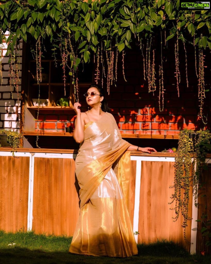 Meghana Gaonkar Instagram - 🤎🤍🖤 ~ For @sankalpa_angadi styled by @sahanastylediary clicked by @framesbyvikaskakolu hair & make up by @makeovers_sudhanatesh ✨