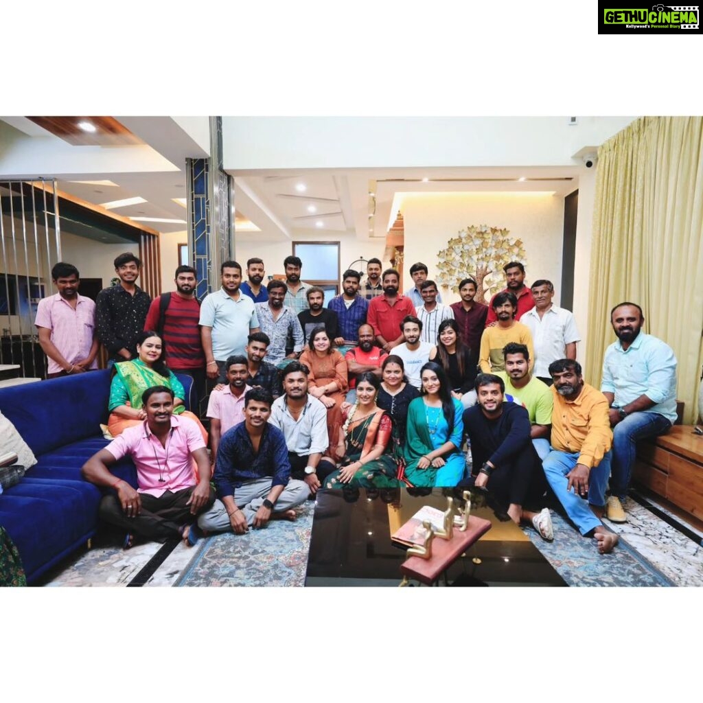 Meghashree Instagram - Punyavathi serial team ♥ it is like family 🤗 miss you all😔 and I am so lucky to work in this beautiful project ♥ everyday i learnt a lot in this project and this is the best team ever 🫶 nice working with you all and I love you all so so very much 🧿 and Thankyou so much everyone 🙏 colourful jasthi......😀❤ . . #punyavathiserialteam♥ #colourskannada #viralvideos #meghashreegowda #serial #memories . . @chandrakala.mohan.official @bhuvana_official @thebhuvisatya @radha.jai06 @ashoka_ba_official @manoja.official @_thenameisajith @_priyanka_ds @archana.s.gaikwad @vinay