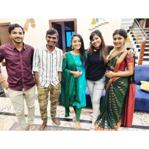 Meghashree Instagram - Punyavathi serial team ♥️ it is like family 🤗 miss you all😔 and I am so lucky to work in this beautiful project ♥️ everyday i learnt a lot in this project and this is the best team ever 🫶 nice working with you all and I love you all so so very much 🧿 and Thankyou so much everyone 🙏 colourful jasthi......😀❤️
.
.
#punyavathiserialteam♥️ #colourskannada #viralvideos #meghashreegowda #serial #memories 
.
.
@chandrakala.mohan.official
@bhuvana_official
@thebhuvisatya
@radha.jai06
@ashoka_ba_official
@manoja.official
@_thenameisajith
@_priyanka_ds
@archana.s.gaikwad
@vinay