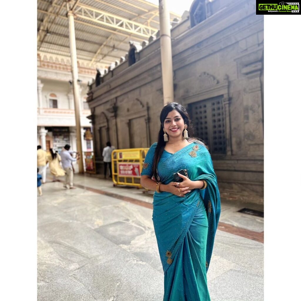 Meghashree Instagram - #blessed🙏 Mantralaya Sri Raghavendra Swamy Matham