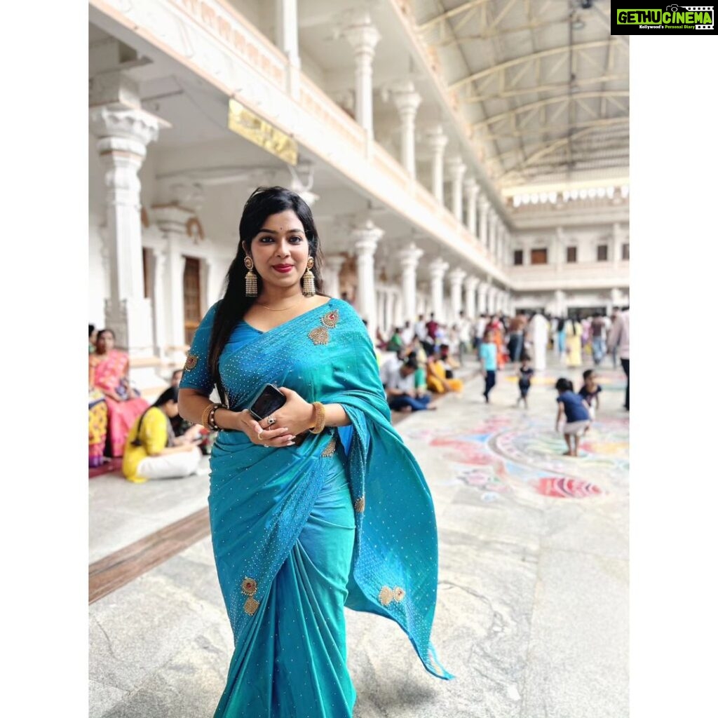 Meghashree Instagram - #blessed🙏 Mantralaya Sri Raghavendra Swamy Matham