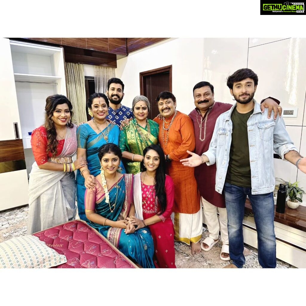 Meghashree Instagram - Punyavathi serial team ♥️ it is like family 🤗 miss you all😔 and I am so lucky to work in this beautiful project ♥️ everyday i learnt a lot in this project and this is the best team ever 🫶 nice working with you all and I love you all so so very much 🧿 and Thankyou so much everyone 🙏 colourful jasthi......😀❤️ . . #punyavathiserialteam♥️ #colourskannada #viralvideos #meghashreegowda #serial #memories . . @chandrakala.mohan.official @bhuvana_official @thebhuvisatya @radha.jai06 @ashoka_ba_official @manoja.official @_thenameisajith @_priyanka_ds @archana.s.gaikwad @vinay