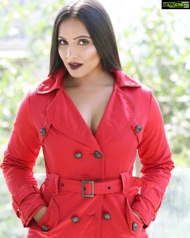 Meghna Naidu Instagram - Once upon a time there was a Red Jacket... Don't ask me where it is now 😂 #redjacket #redismycolor #redisred #meghnanaidu #photooftheday