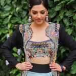 Mehrene Kaur Pirzada Instagram - #Spark Promotions 💙 @shrutisachhdevaofficial @karnikajewelshyd @6shweta