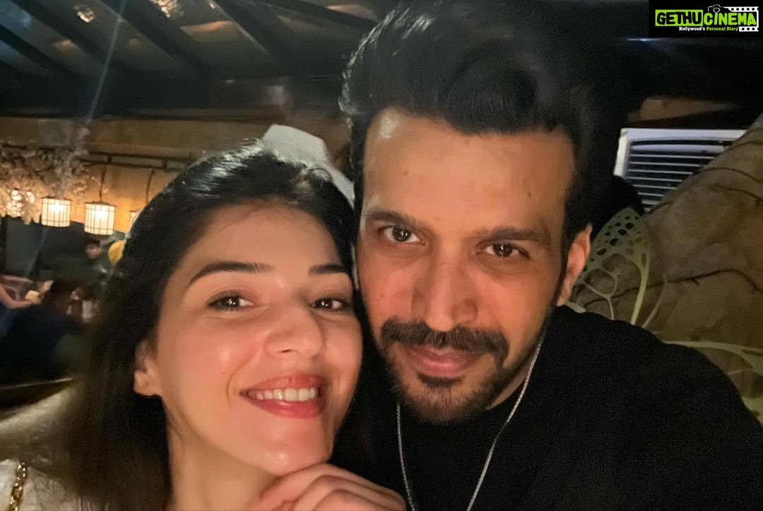 Mehrene Kaur Pirzada Instagram - Had a great time with these amazing people at the #SultanOfDelhi success party 💫 Thank you all for making our show No.1 and most importantly thank you for giving your reviews - your love is all that matters to us ❤️ #SoD PS: we didn’t decide to be colour coordinated. It just happened 😆 #blackandwhite