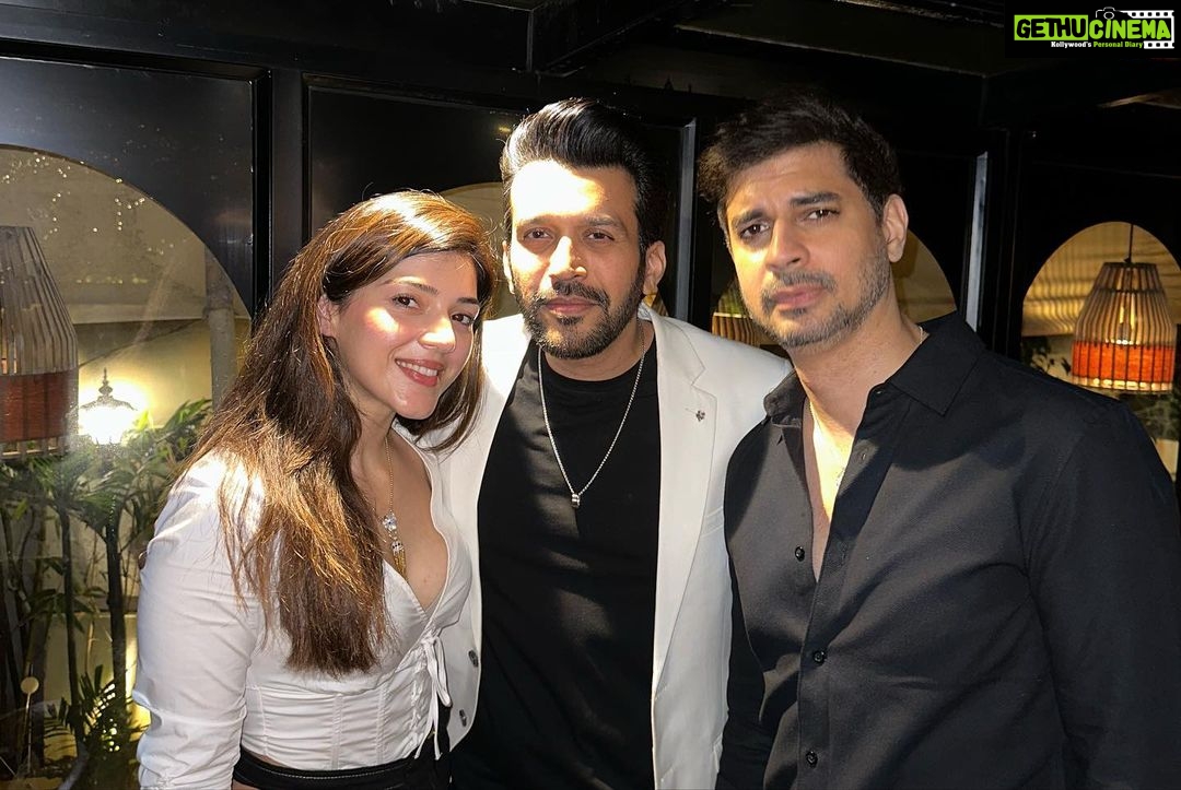 Mehrene Kaur Pirzada Instagram - Had a great time with these amazing people at the #SultanOfDelhi success party 💫 Thank you all for making our show No.1 and most importantly thank you for giving your reviews - your love is all that matters to us ❤️ #SoD PS: we didn’t decide to be colour coordinated. It just happened 😆 #blackandwhite