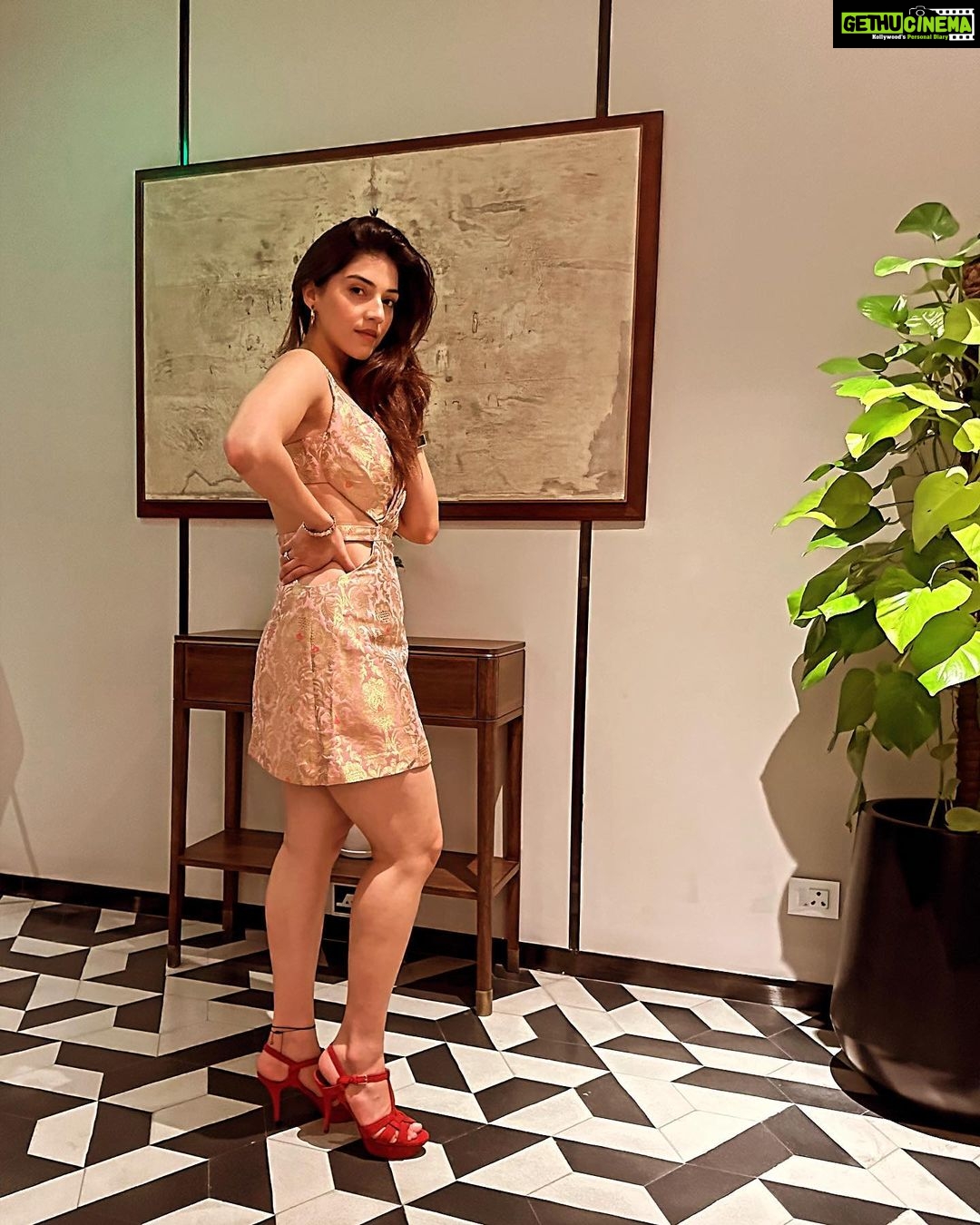 Mehrene Kaur Pirzada Instagram - 💫💕