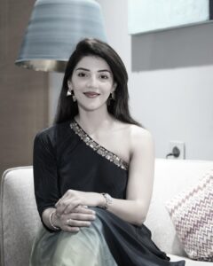 Mehrene Kaur Pirzada Instagram - 💙