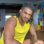 Michael Ajay Instagram - If looks could kill 💪🏾💯 Swipe to see how Mike reacts to a love interest! 😜😂 Show support for #TeamMike and go vote! 🍻#bigboss #bigbosskannada #michaelajay