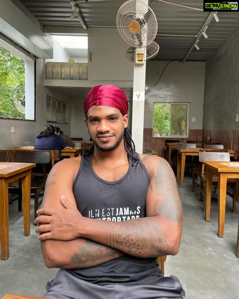 Michael Ajay Instagram - First Nomination week at Big Boss Kannada and Mike worked it with style in a Durag! (Swipe) The Durag is a grooming practice in Black American culture to avoid frizzy dreads and also as a style accessory. What do you think about this look?! 💪🏾😎 #michaelajay #fitnessmodel #durag #bigbosskannadaseason10 #bigbosskannada #teammike