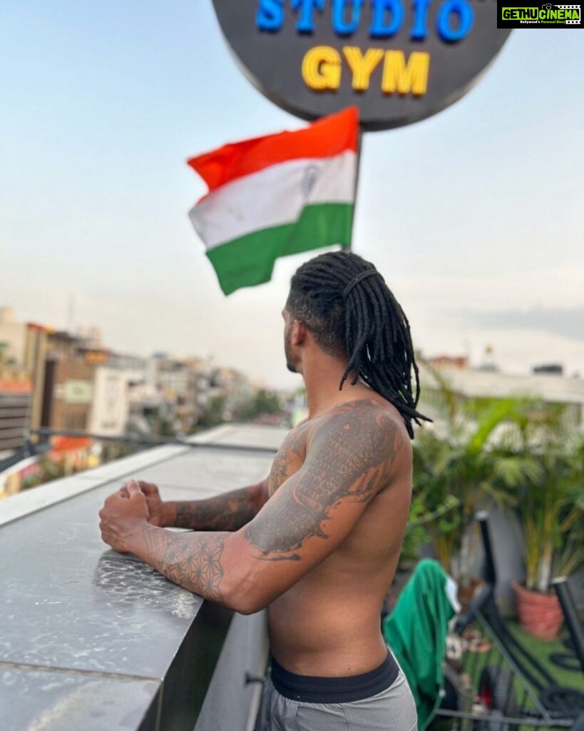 Michael Ajay Instagram - Desi at heart, Always 💯! Happy Independence Day! #michaelajay #indian #gym #fitindia Zest Fitness Studio Best Gym In HSR Layout