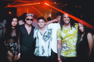 Michael Ajay Instagram - Living for the moments that make the best stories. We are all waiting for that one person from this group who went into the Big Boss House to come out as the Legend of the Season! Have you voted for him yet? If you haven't, what are you doing still reading this caption, go vote now!!! #teammike 
.
.
.
.
.
.
#bigboss #bigbosskannadaseason10 #bigboss10 #bigbosskannada #bigbossupdates #sandalwood #kannadaactors #sandalwood_official
