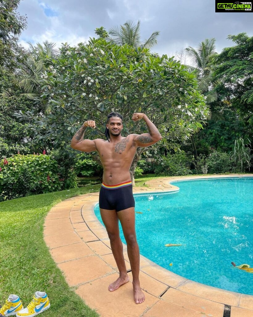 Michael Ajay Instagram - Call me a professional swimmer cos I’m really good at making waves 🌊 #michaelajay #lifestyle #ﬁtness Bangalore, India