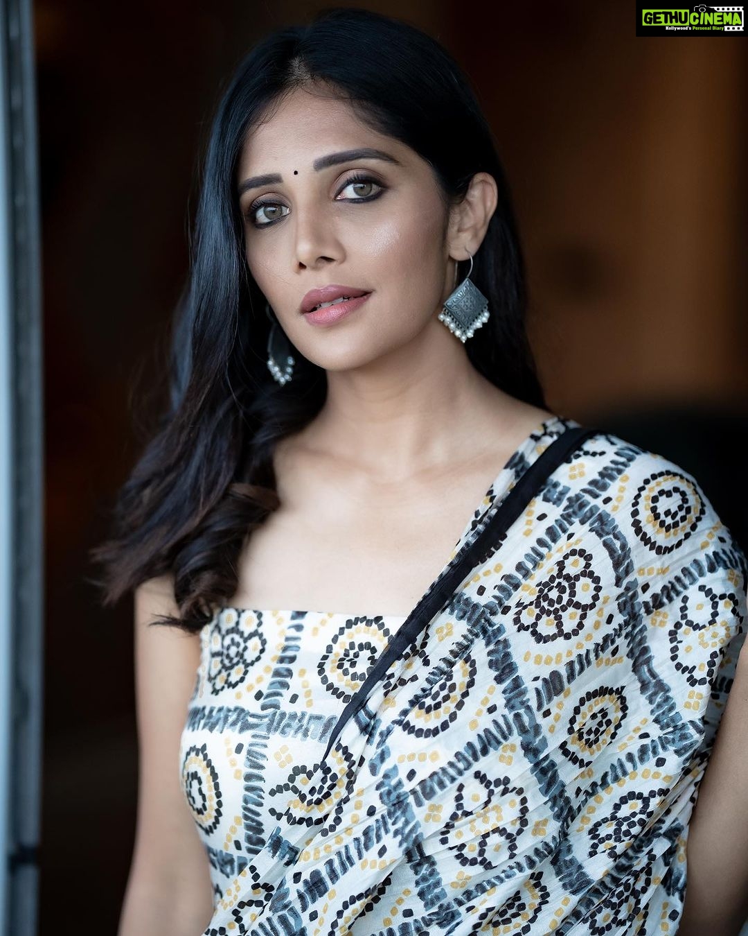 Milana Nagaraj Instagram - Got the desi feeling 🩶 Wearing @kalasthreebytejaswinikranthi Styling : @tejukranthi Assistant styling : @khushi_jagadisha MUA: @makeup_sachin PC: @suhas_sapthagiri