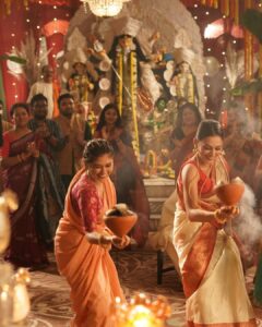 Mimi Chakraborty Instagram - Best time of the year🙏

Pujo Asche…🥰 #durgapuja2023